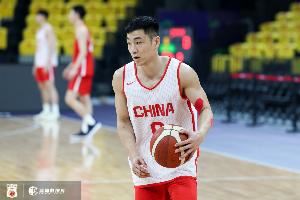 徐杰与高诗岩竞争&后者防守能力可能更好 3号位雷蒙&朱俊龙责任重