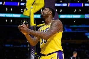 雷迪克：斯玛特是防守端的四分卫 他和詹姆斯都是我们的指挥官